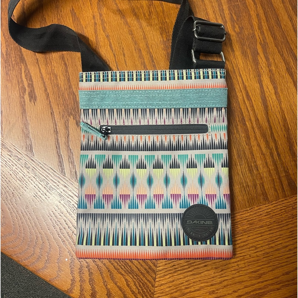 💙Dakine cross body bag